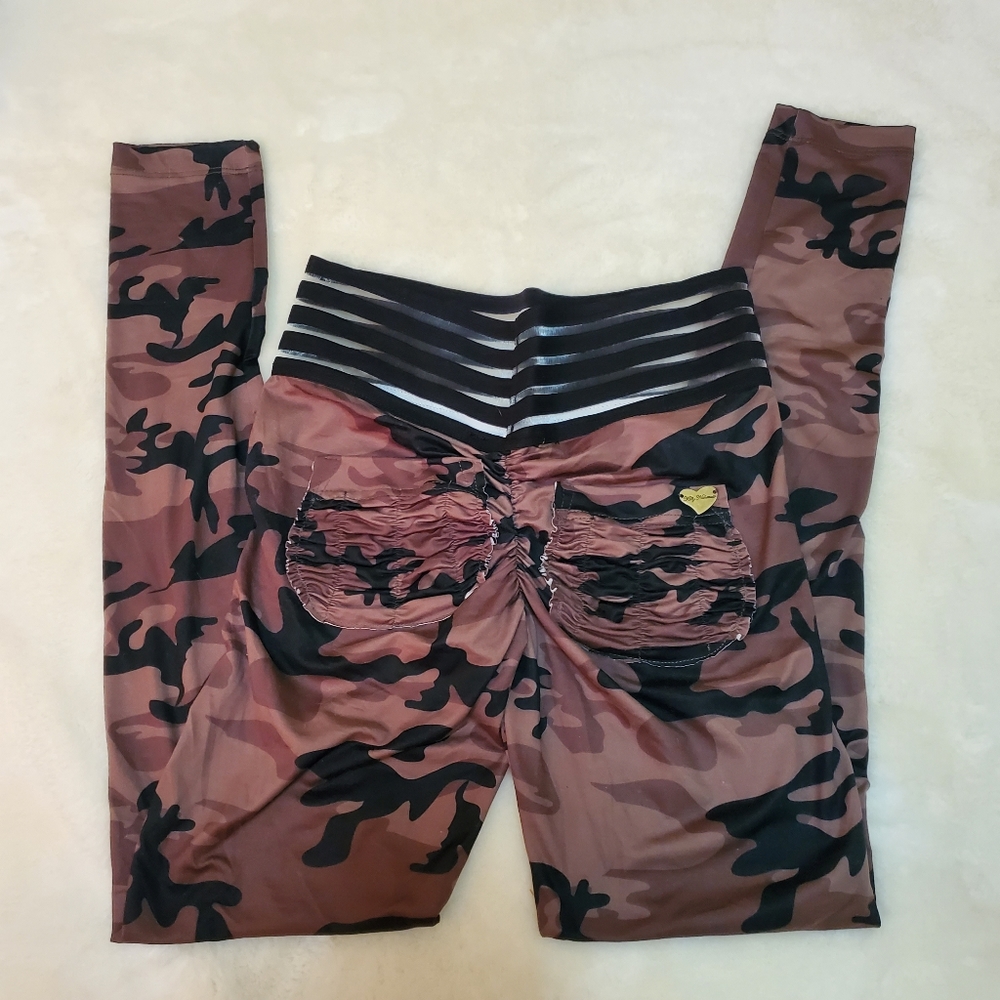 Cute Booty Camo Leggings Size Small